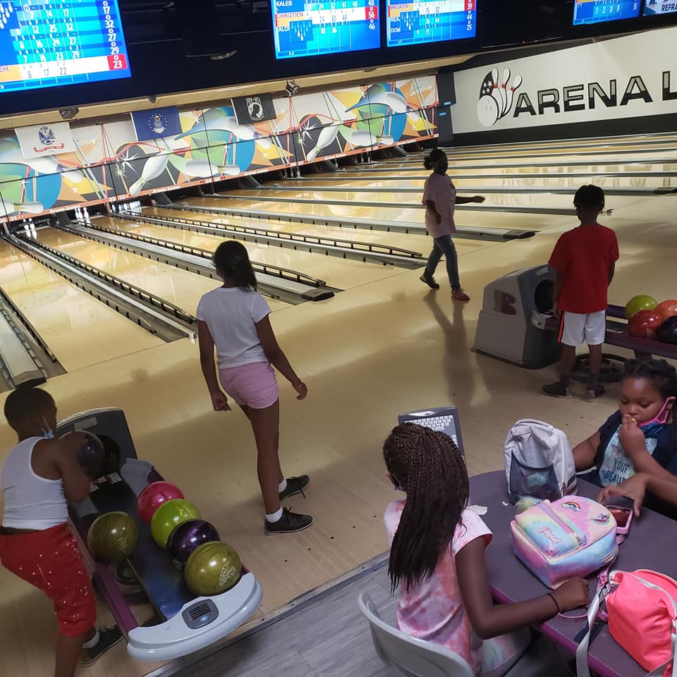 Green Club bowling 3